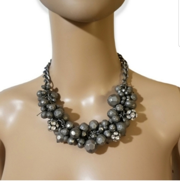 SIMPLY VERA VERA WANG RETIRED SIVERTONED CLUSTER BEAD STATEMENT NECKLACE - Picture 1 of 4